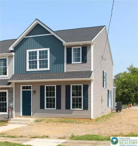 21 Kiernan Ave, Hellertown, PA 18055