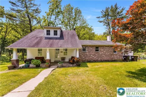 441 Knauss Rd, Nazareth, PA 18064