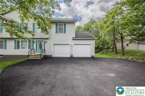 672 Clearview St, Long Pond, PA 18334