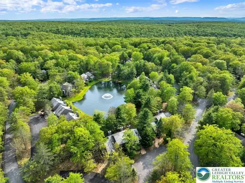 216 Snow Ridge Cir, Blakeslee, PA 18610