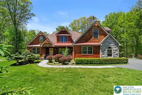 127 Timber Lake Dr, Canadensis, PA 18325