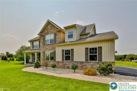 217 E Dell Rd, Bath, PA 18014 photo 2