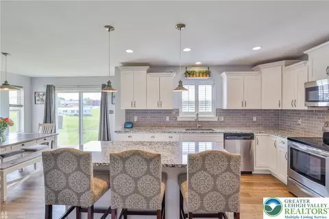 217 E Dell Rd, Bath, PA 18014 photo 14