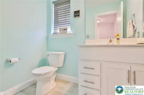 217 E Dell Rd, Bath, PA 18014 photo 17