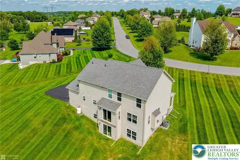 217 E Dell Rd, Bath, PA 18014 photo 5