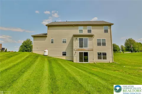 217 E Dell Rd, Bath, PA 18014 photo 4