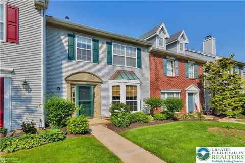 1942 Pine Ct, Hellertown, PA 18055