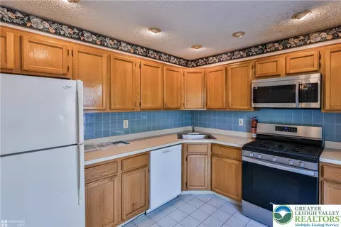 1942 Pine Ct, Hellertown, PA 18055 photo 22