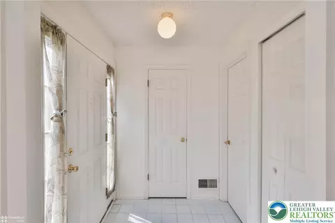 1942 Pine Ct, Hellertown, PA 18055 photo 8