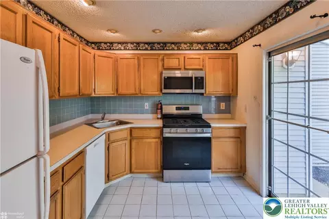 1942 Pine Ct, Hellertown, PA 18055 photo 21