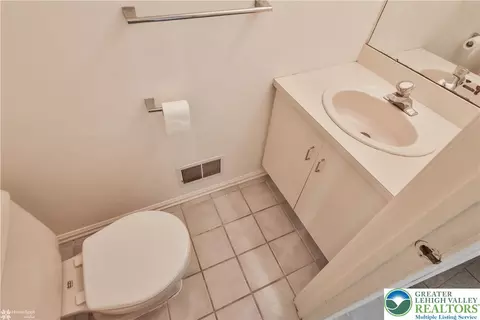 1942 Pine Ct, Hellertown, PA 18055 photo 10