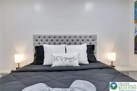 Bedroom - 6114 Decker Rd, Saw Creek, PA 18324 photo 6 of 15