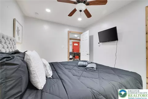 Bedroom - 6114 Decker Rd, Saw Creek, PA 18324 photo 9 of 15