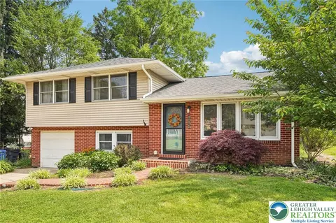 1015 Macungie Ave, Emmaus, PA 18049