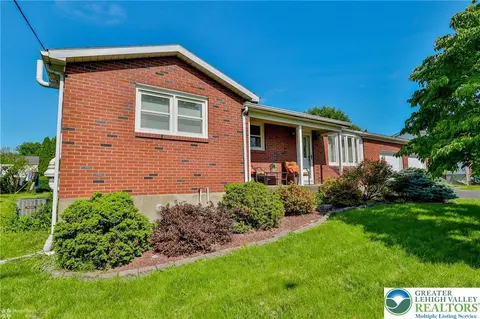 61 Sycamore St, Nazareth, PA 18064