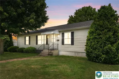 4 Davis St, Ashley, PA 18706