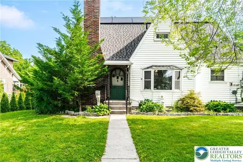 225 E State St, Coopersburg, PA 18036