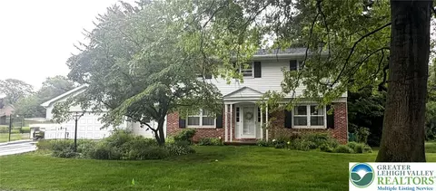 1257 Divot Dr, Wescosville, PA 18106