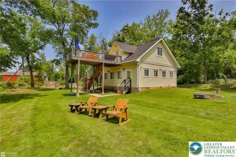 8291 Covered Bridge Rd, Quakertown, PA 18951