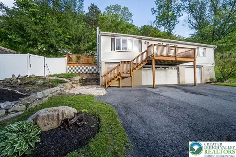 3797 Redbud Dr, Northampton, PA 18067