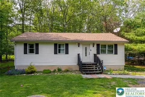 8708 Lady Marion Dr, Kunkletown, PA 18058