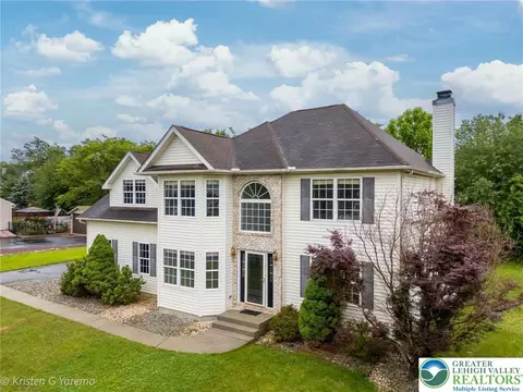 804 Blue Spruce Ln, Forks Twp, PA 18040
