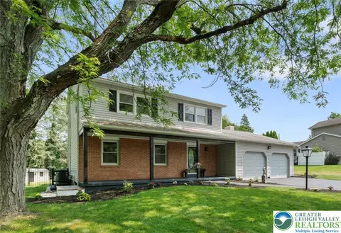 719 Redfern Ln, Bethlehem, PA 18017