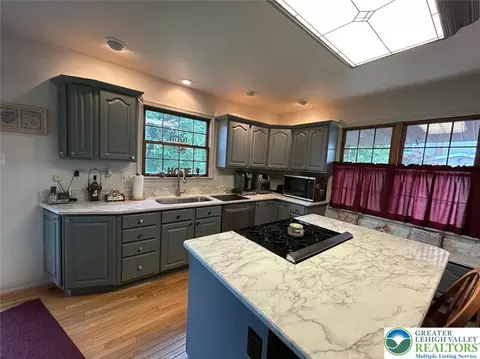 Kitchen - 46 E Oak St, Hazleton, PA 18201 photo 2 of 2