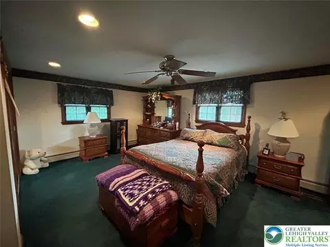 Bedroom - 46 E Oak St, Hazleton, PA 18201 photo 2 of 2