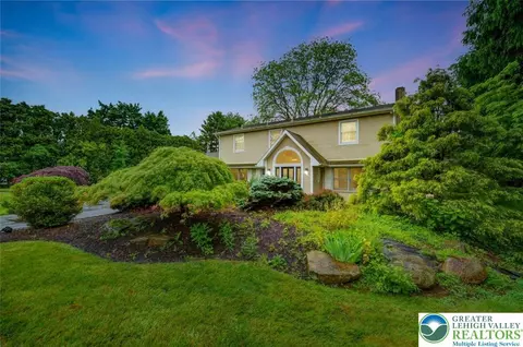 938 Meadow Cir, Bethlehem, PA 18017