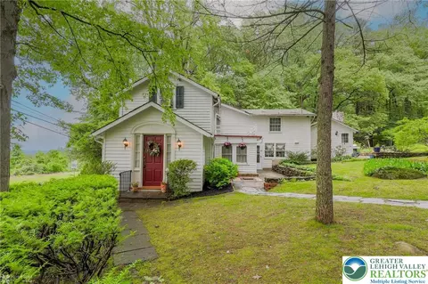 6650 Mountain Rd, Macungie, PA 18062