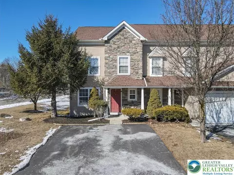 59 Lower Ridge View Cir, East Stroudsburg, PA 18302
