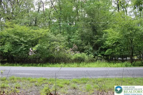135 Rosewood Dr, Penn Forest Twp, PA 18229