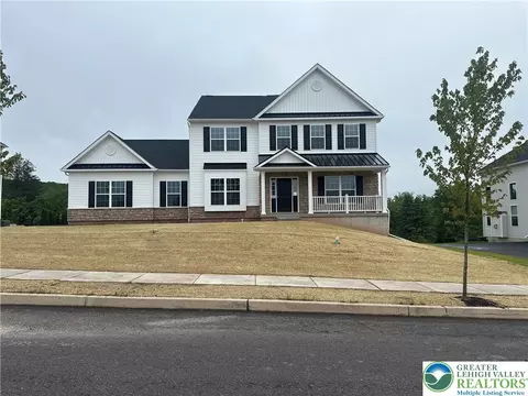2720 Merion Dr, Center Valley, PA 18034