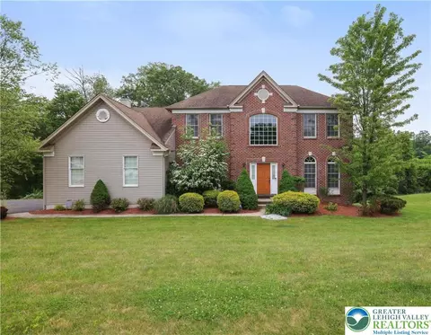 638 Stratton Dr, East Stroudsburg, PA 18302