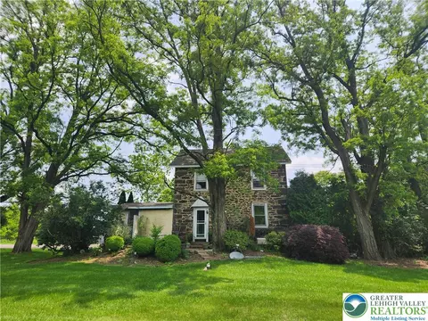 717 Point Phillips Rd, Bath, PA 18014