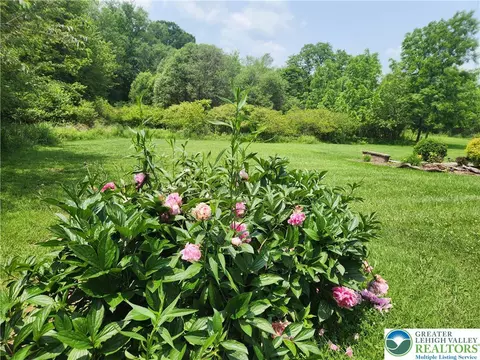 717 Point Phillips Rd, Bath, PA 18014 photo 4
