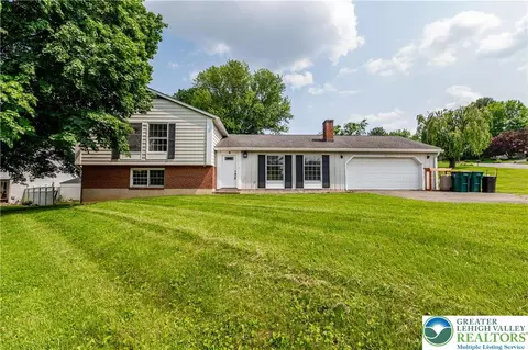 23 Devon Dr, Palmer Township, PA 18045