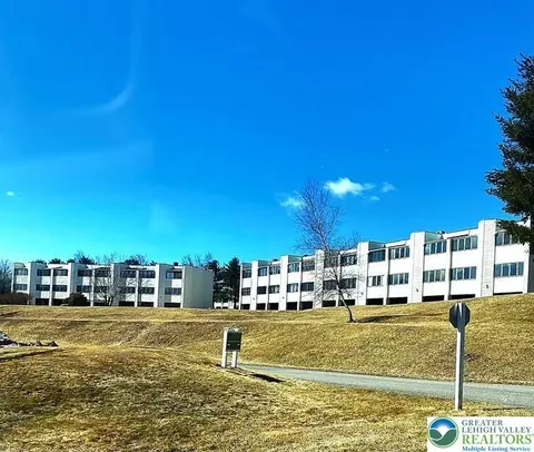 115 Foxfire Dr #303, Mount Pocono, PA 18344