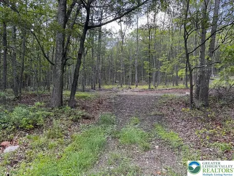 5 Foothill Blvd, Chestnuthill Twp, PA 18330