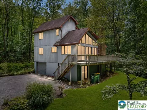 2256 Woodhaven Dr, Saylorsburg, PA 18353