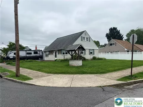 2115 Fireside Dr, Bethlehem, PA 18018