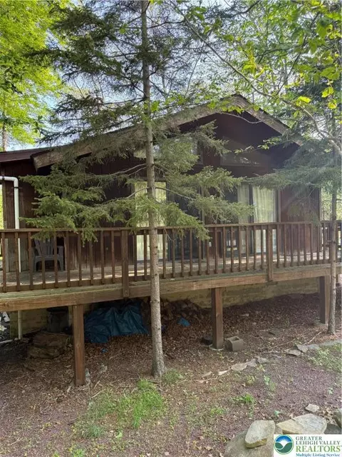 9817 Deerwood Dr, Coolbaugh Twp, PA 18466