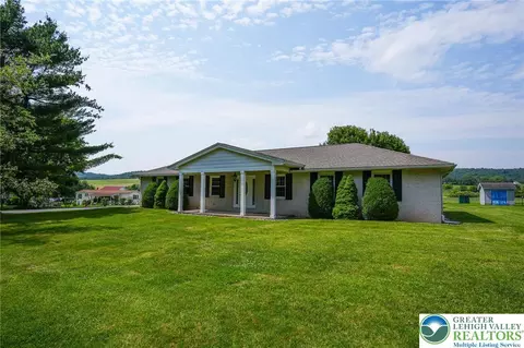 865 E Lizard Creek Rd, Lehighton, PA 18235