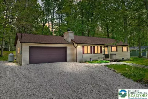 130 Tommys Ln, Pocono Lake, PA 18347