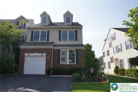 5199 Spring Ridge Dr E, Macungie, PA 18062