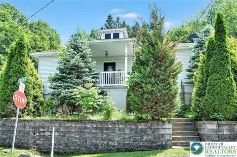 1 Golf Rd, Barnesville, PA 18214