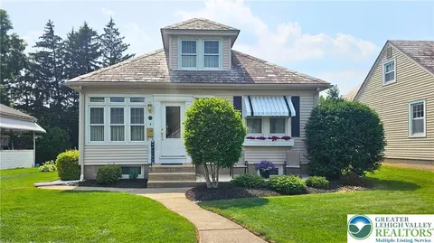 750 Delaware Ave, Hellertown, PA 18055