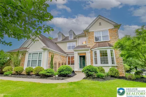 780 Ramblewood Dr, Forks Twp, PA 18040