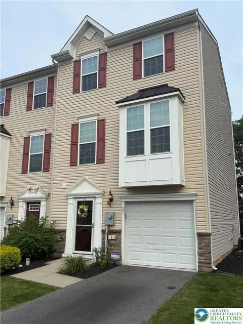 23 Yellow Rose Ln, Easton, PA 18045